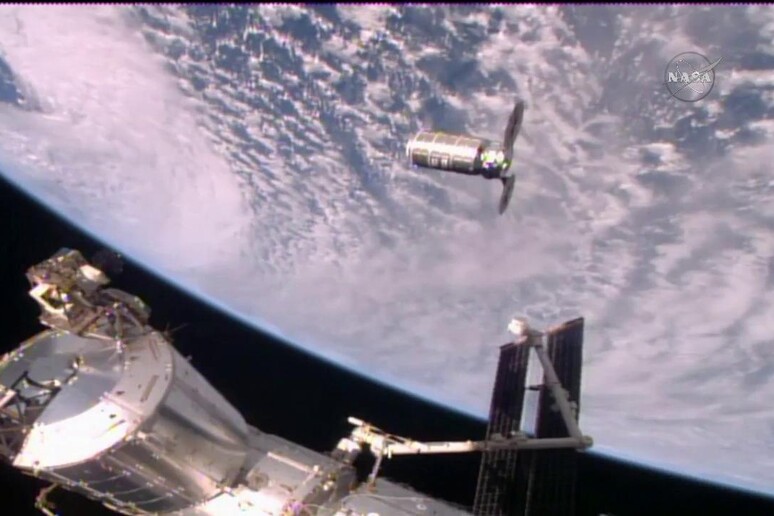 L 'avvicinamento della navetta cargo Cygnus alla Stazione spaziale internazionale (Fonte: NASA TV) - RIPRODUZIONE RISERVATA