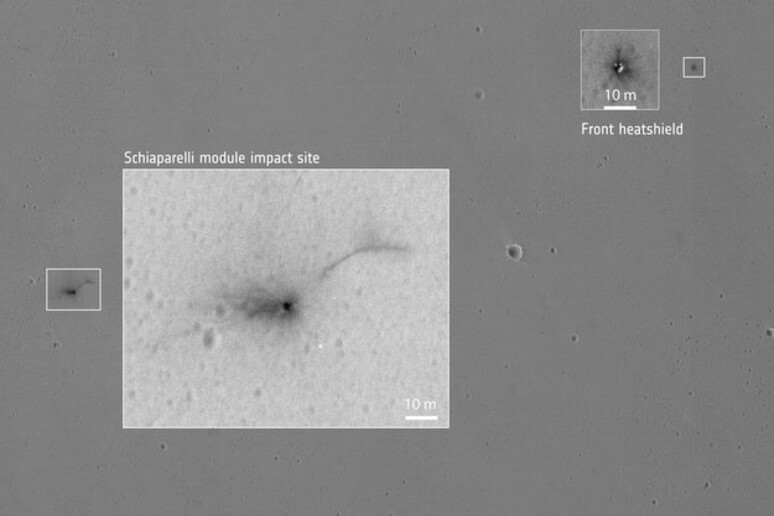 La prima immagine in alta definizione dei resti del lander Schiaparelli sul suolo marziano (fonte:  NASA/JPL-Caltech/University of Arizona Description) - RIPRODUZIONE RISERVATA
