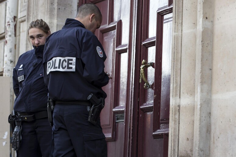 Agenti di polizia francesi © ANSA/EPA
