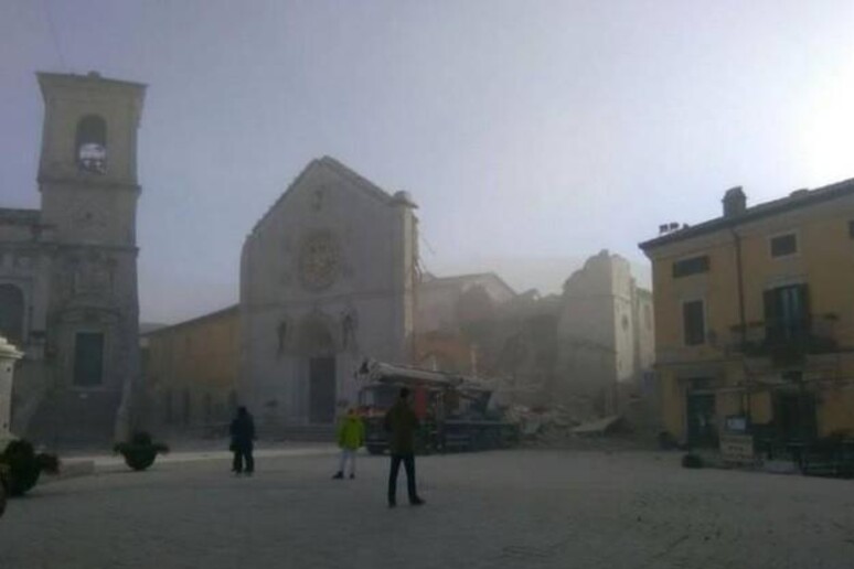 Quel che resta della  basilica San Benedetto a Norcia - RIPRODUZIONE RISERVATA
