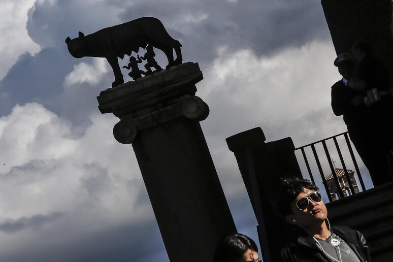 La statua della Lupa Capitolina - RIPRODUZIONE RISERVATA
