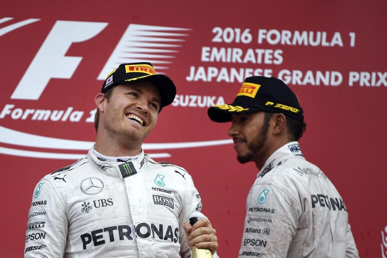 Nico Rosberg e Lewis Hamilton (a destra) © ANSA/EPA