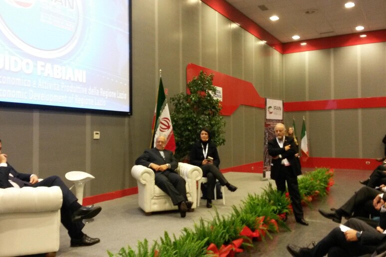 Il ministro Carlo Calenda e il ministro iraniano Nemathzadeh all ' apertura dell 'Iran Country  presentation alla Fiera di Rom - RIPRODUZIONE RISERVATA