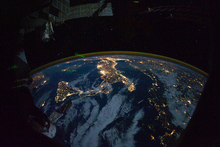 L 'Italia vista dallo spazio (fonte: NASA) - RIPRODUZIONE RISERVATA