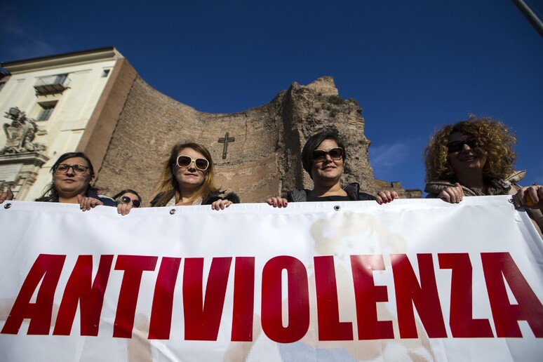Manifestazione nazionale contro la violenza sulle donne  'Non una di Meno ' - RIPRODUZIONE RISERVATA