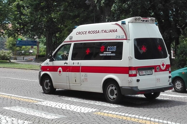 Una ambulanza in servizio - RIPRODUZIONE RISERVATA