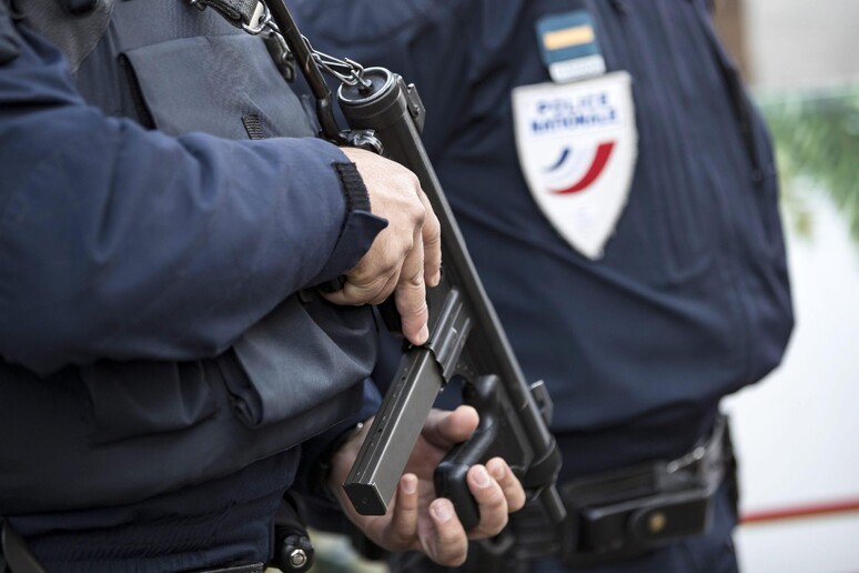 Police in Paris © ANSA/EPA