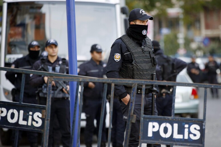 Agenti della polizia turca, archivio - RIPRODUZIONE RISERVATA