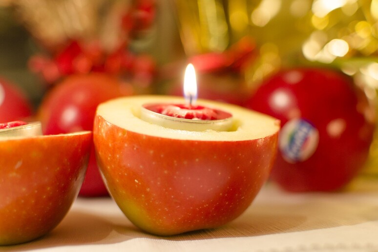 Natale con le mele, a tavola e nel centrotavola - RIPRODUZIONE RISERVATA