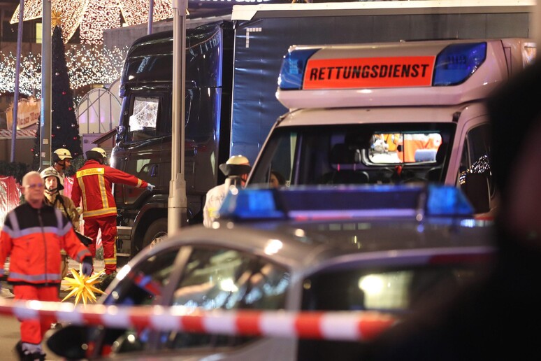 Immagini dell 'attentato a Berlino © ANSA/EPA
