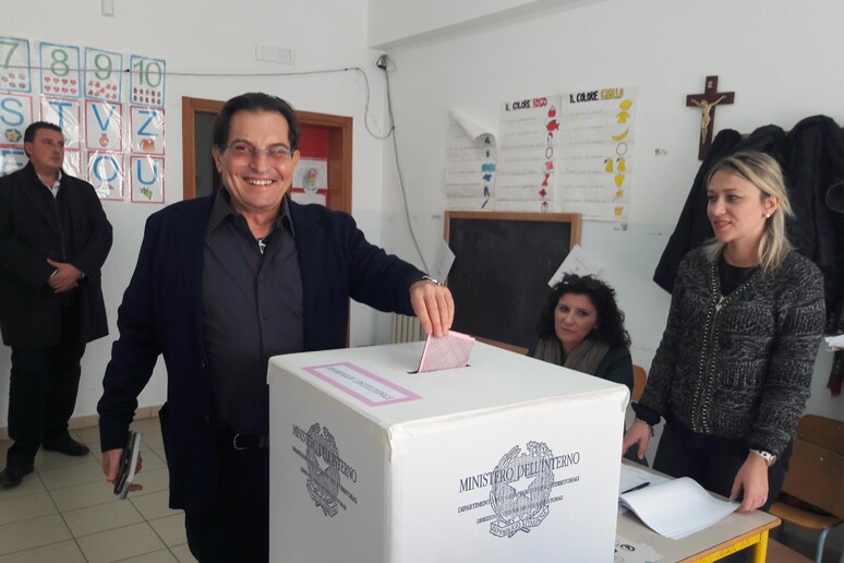 Referendum: presidente Sicilia Crocetta al voto - RIPRODUZIONE RISERVATA