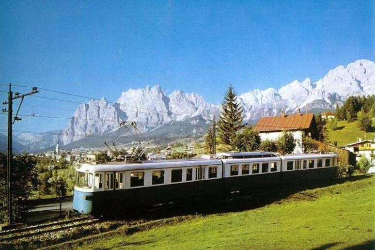 trenino delle Dolomiti - RIPRODUZIONE RISERVATA