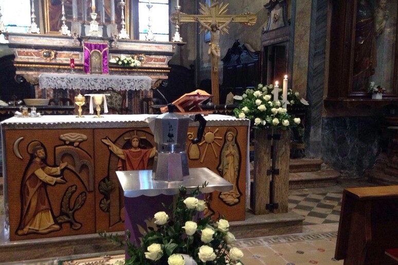 Funerali Bialetti, in Moka le ceneri (gentile concessione La Stampa/Danilo Donadoni) - RIPRODUZIONE RISERVATA
