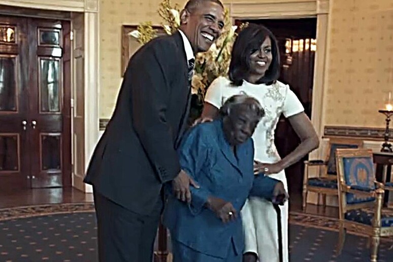 Obama, Michelle e Virginia McLaurin - RIPRODUZIONE RISERVATA