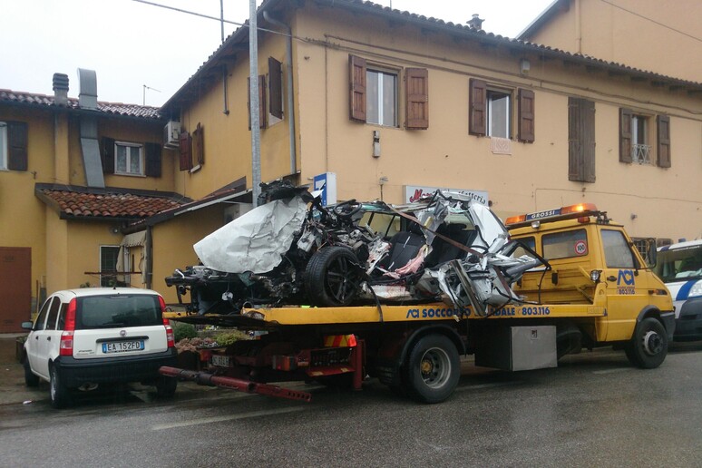 Incidenti stradali: schianto auto-camion a Bologna, due morti - RIPRODUZIONE RISERVATA