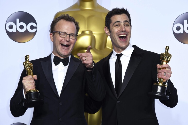 Tom McCarthy e Josh Singer con gli Oscar - RIPRODUZIONE RISERVATA