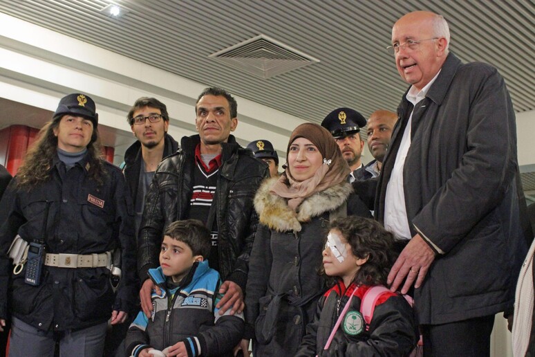 I primi profughi siriani arrivati a Fiumicino da Beirut il 4 febbraio - RIPRODUZIONE RISERVATA
