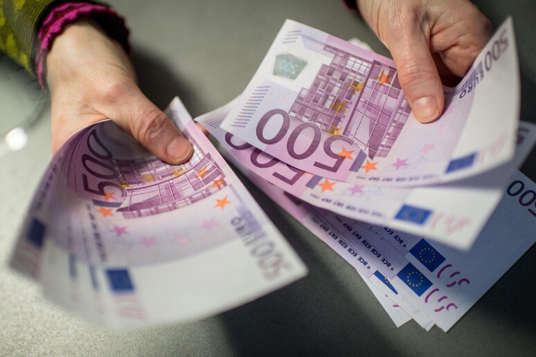 Banconote da 500 euro © ANSA/EPA