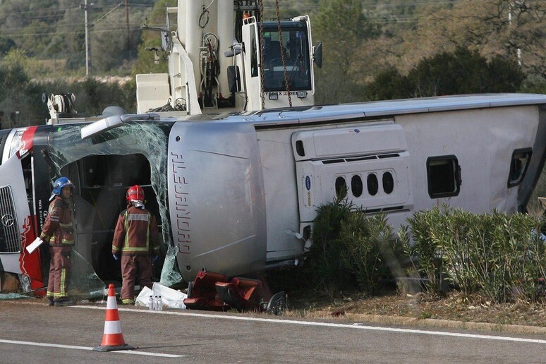 Incidente bus studenti Erasmus in Catalogna © ANSA/EPA