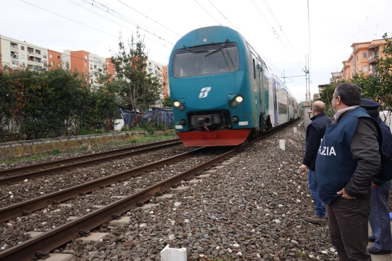 Giovane di 17 anni travolto ed ucciso da treno a Napoli - RIPRODUZIONE RISERVATA