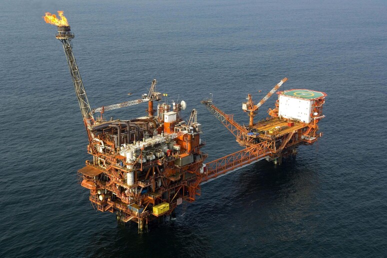 ENI offshore oil platform -     ALL RIGHTS RESERVED