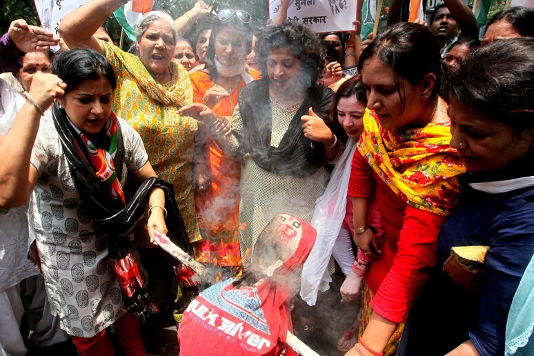 India, donne protestano contro le violenze - RIPRODUZIONE RISERVATA