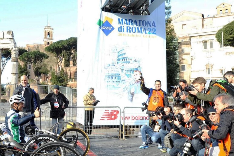 Maratona di Roma, Zanardi oggi alla partenza - RIPRODUZIONE RISERVATA
