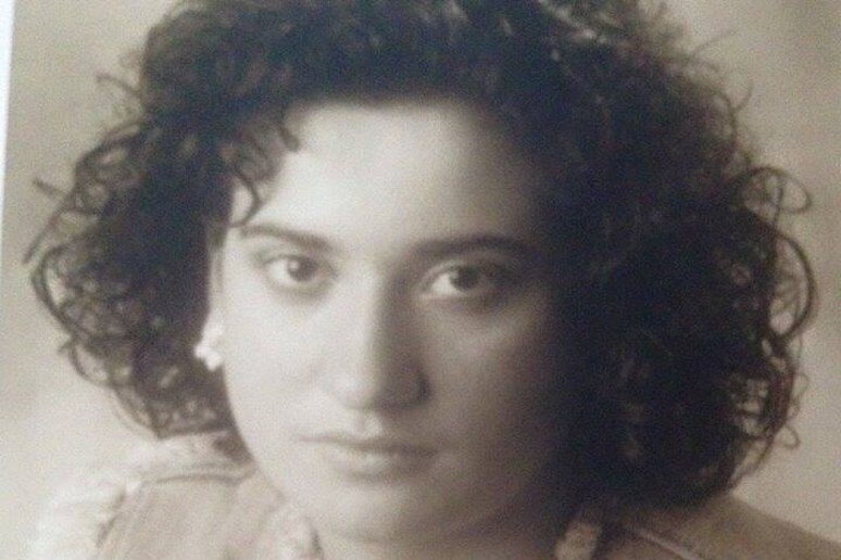 Stefania Amalfi, foto tratta dal gruppo Facebook che chiede giustizia per la donna trovata morta in casa nel 2015 - RIPRODUZIONE RISERVATA