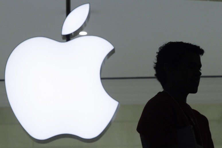 iPhone perde appeal e Apple affonda, bruciati 43 mld dlr © ANSA/AP