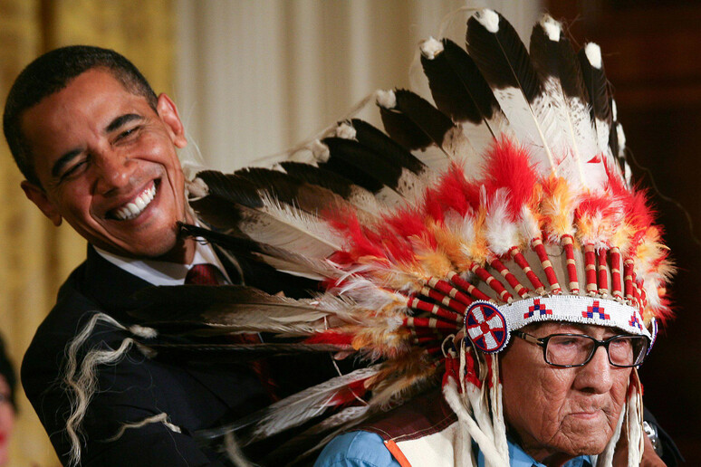 Crow ricevette dal presidente Obama la Medaglia della Libertà - RIPRODUZIONE RISERVATA
