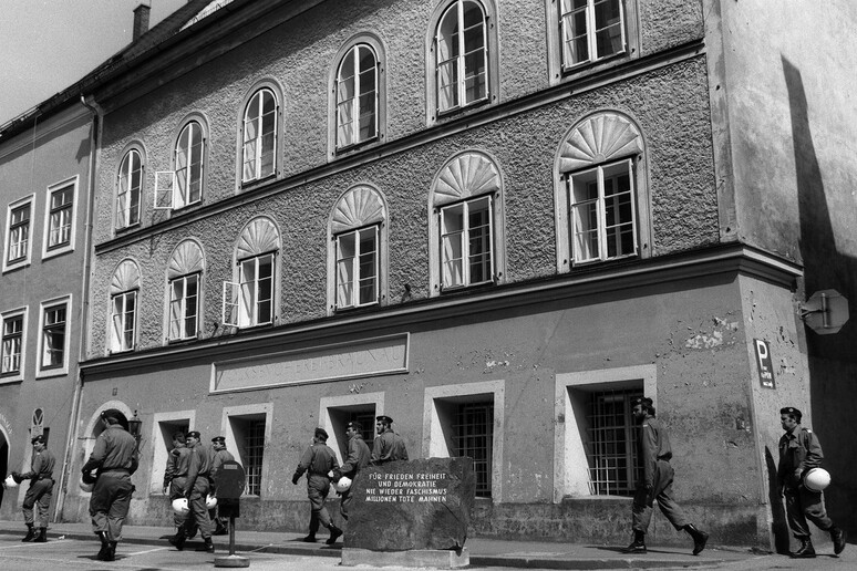 La casa natale di Hitler a Braunau am Inn, Austria - RIPRODUZIONE RISERVATA
