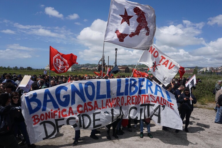 Un momento della manifestazione del 1 maggio a Bagnoli - RIPRODUZIONE RISERVATA