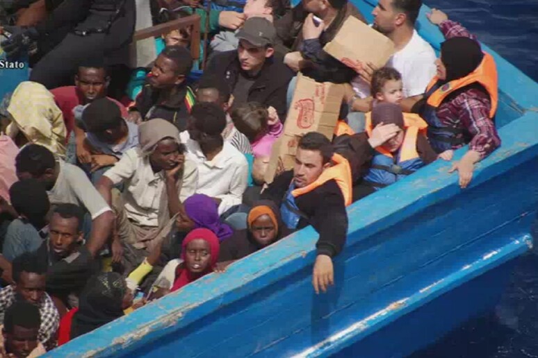 Migranti: fermato scafista a Pozzallo, incastrato da video - RIPRODUZIONE RISERVATA