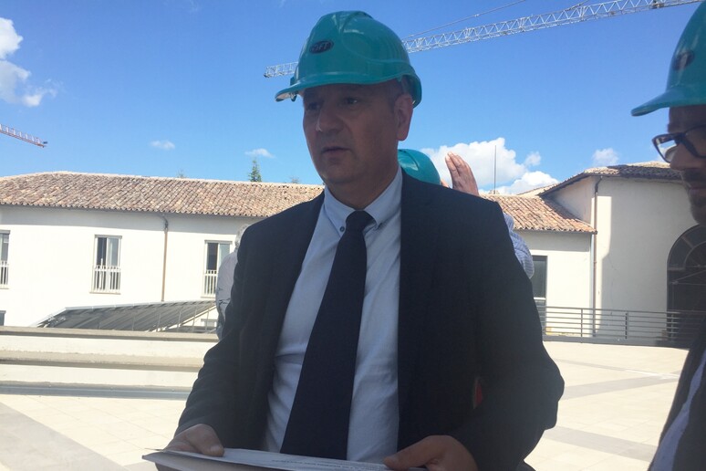 L 'Aquila: Presidente del Consiglio regionale in cantiere palazzo dell 'Emiciclo in occasione del tour della stampa - RIPRODUZIONE RISERVATA