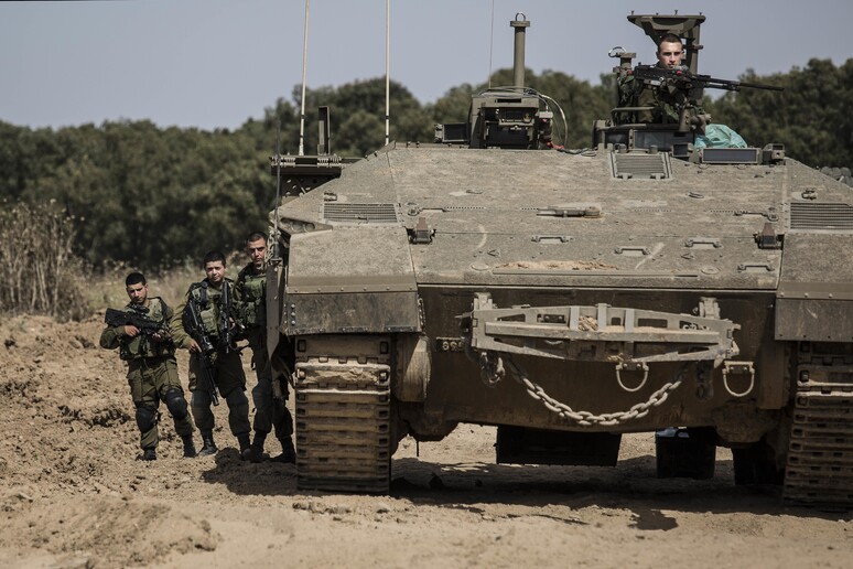Gaza: nuovi colpi mortaio, esercito Israele risponde © ANSA/AP