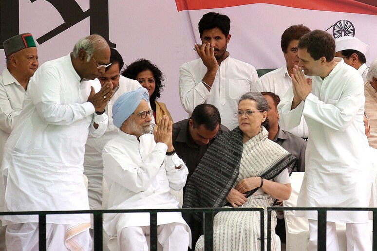 Sonia Gandhi fermata durante marcia per la democrazia - RIPRODUZIONE RISERVATA