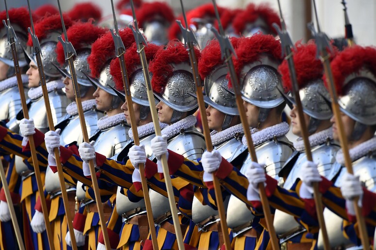Vaticano: hanno giurato 23 nuove Guardie Svizzere - RIPRODUZIONE RISERVATA