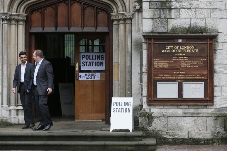 Un seggio del referendum © ANSA/AP
