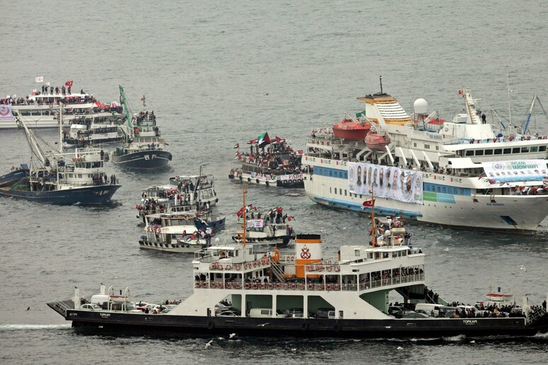 La Mavi Marmara al suo rientro in Turchia dopo l 'arrembaggio israeliano del 2010 - RIPRODUZIONE RISERVATA