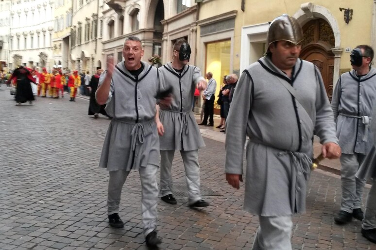 Feste vigiliane: Trento; corteo storico - RIPRODUZIONE RISERVATA