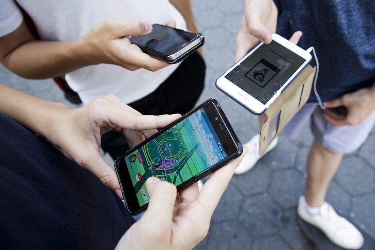 Pokemon Go usato per promuovere negozi © ANSA/EPA