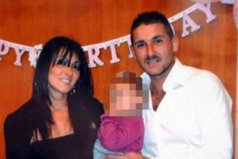 Murder victim Melania Rea with perpetrator, husband Vincenzo Parolisi and their daughter -     ALL RIGHTS RESERVED
