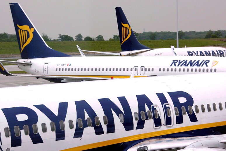 Aerei Ryanair in pista © ANSA/EPA