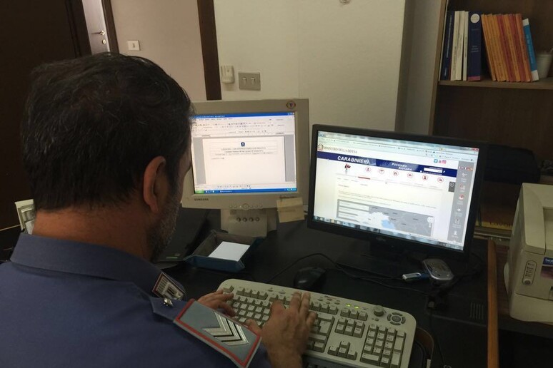 Carabinieri indagano sul web - RIPRODUZIONE RISERVATA