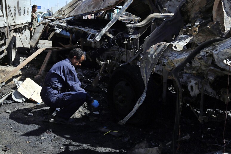 Tragico attentato ad Aden - RIPRODUZIONE RISERVATA
