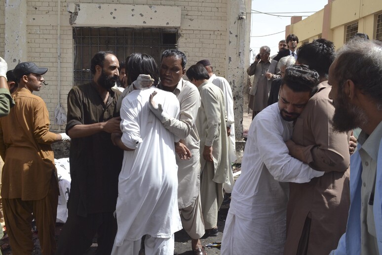 Pakistan: bomba in ospedale a Quetta © ANSA/AP