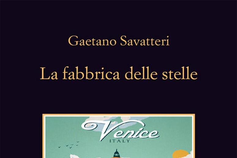La copertina de  'La fabbrica delle stelle ' di Gaetano Savatteri - RIPRODUZIONE RISERVATA