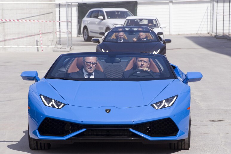 Renzi visita lo stabilimento della Lamborghini nel Bolognese - RIPRODUZIONE RISERVATA