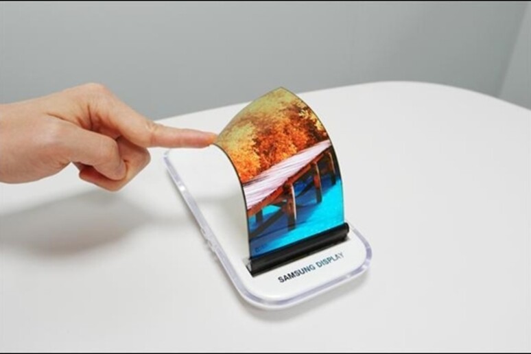 Samsung, telefono pieghevole entro l 'estate (Credit: Korea Herald) - RIPRODUZIONE RISERVATA