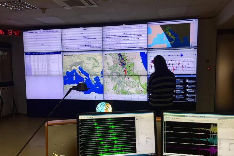 La sala monitoraggio sismico dell 'Istituto Nazionale di Geofisica e Vulcanologia (Ingv) - RIPRODUZIONE RISERVATA